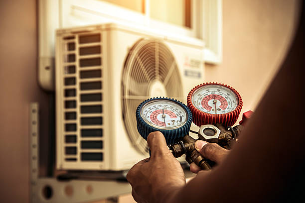 Professional Hvac technician working in Lexington, IL